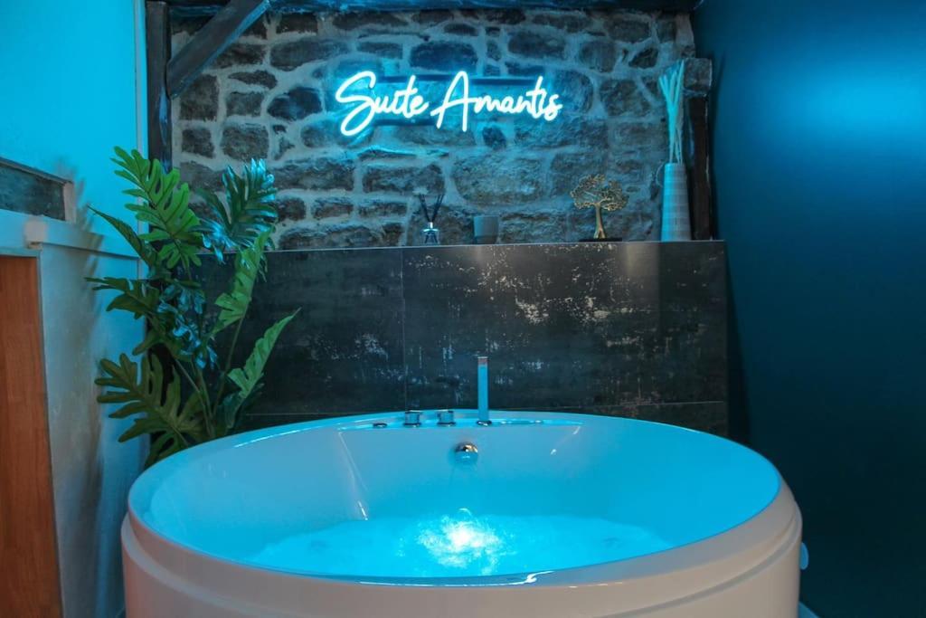 Suite Luxueuse Jacuzzi Suite Amantis By Noma Saint-Chamond Exterior foto